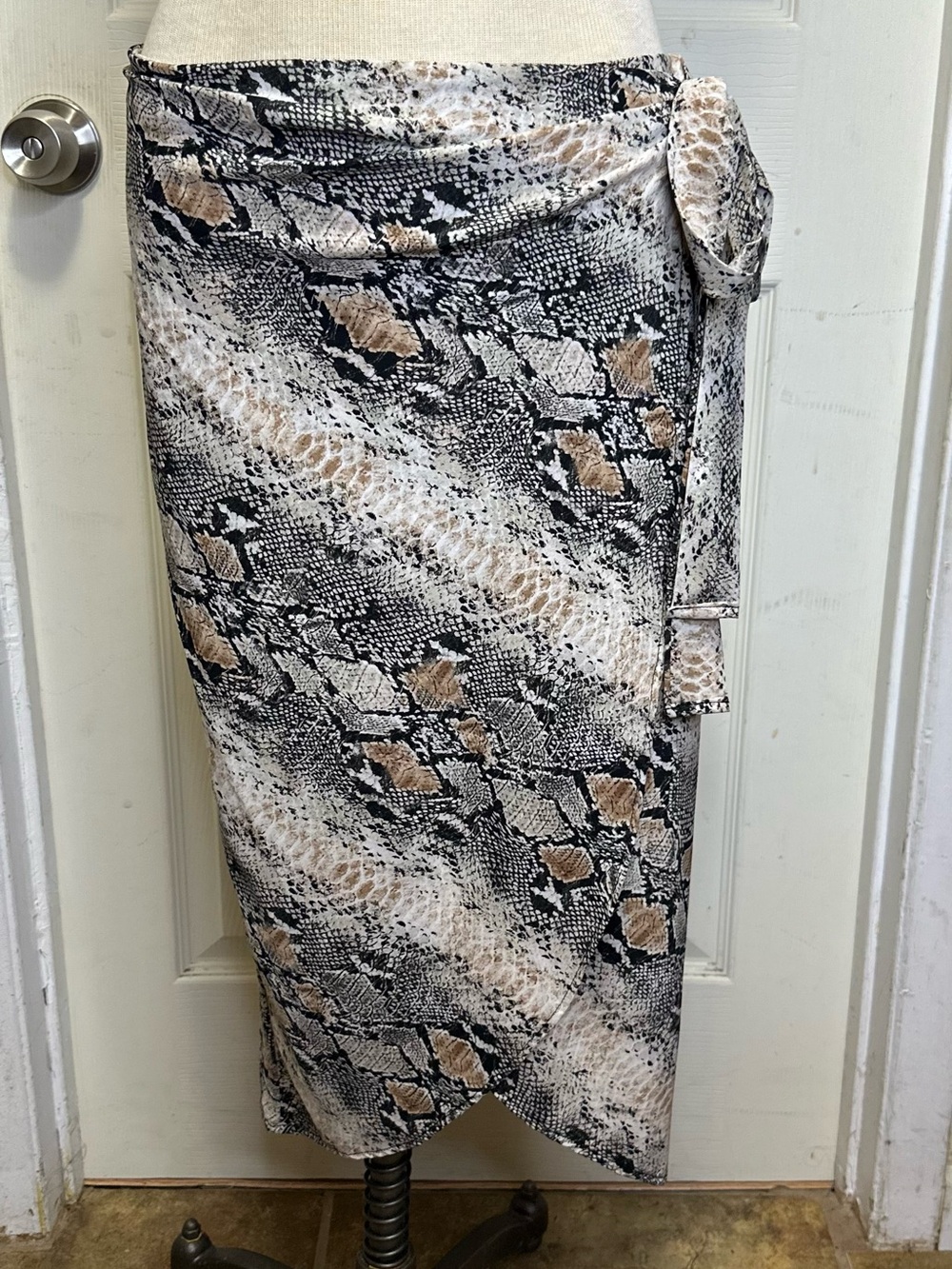 Mikey & Joey Snakeskin Wrap Skirt / Strapless Dress NWT Size L Swim Cover Up